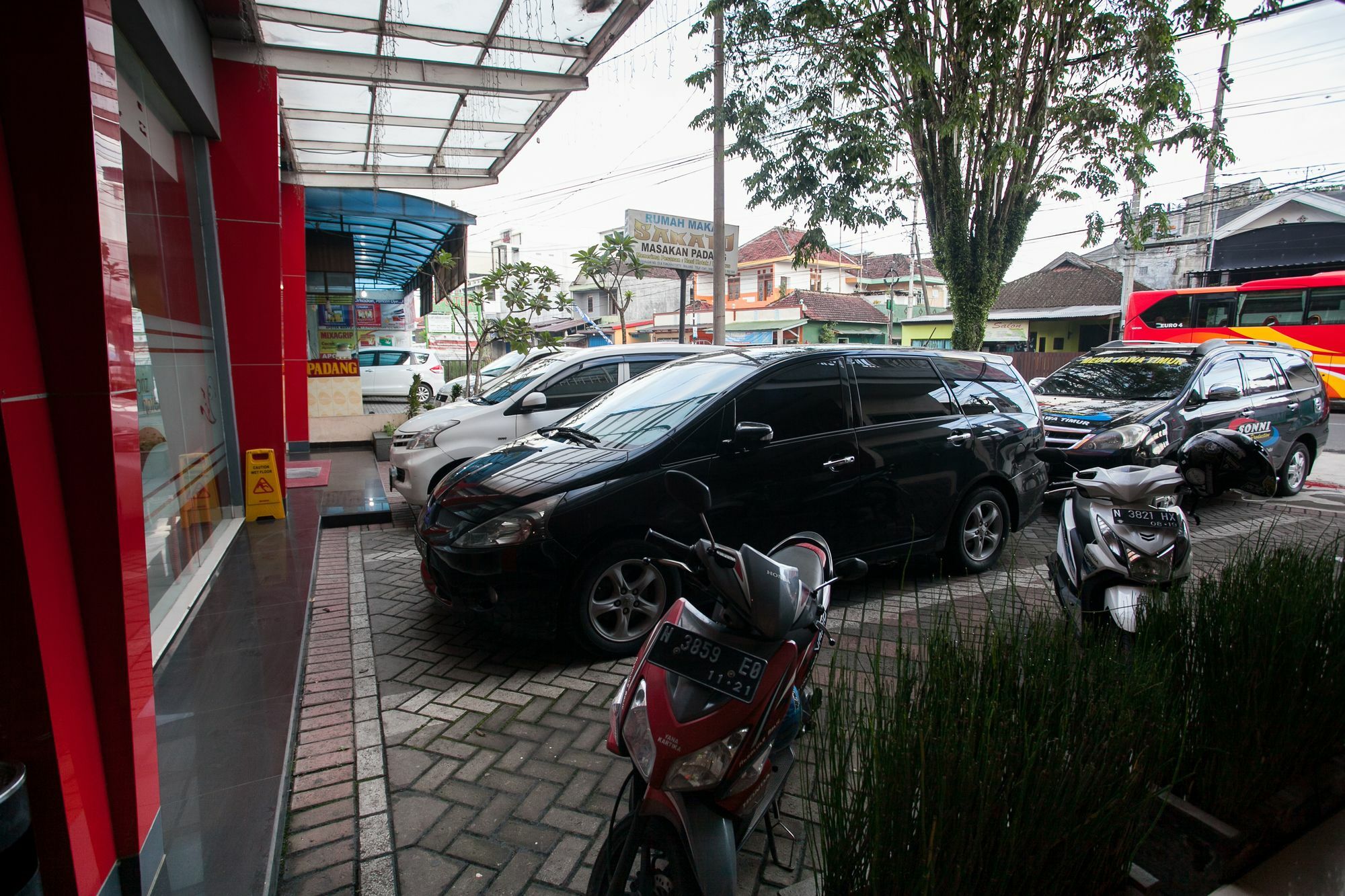Hotel Reddoorz Near Hawaii Water Park Malang Exterior foto
